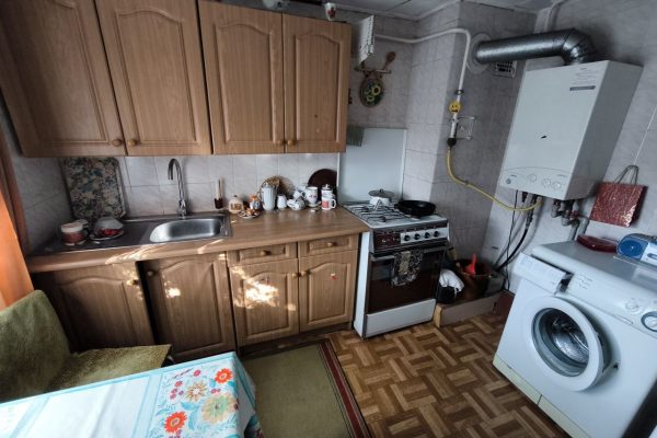 Здам окрему гарну кімнату в приватному будинку з хазяйкою, район Шкільна