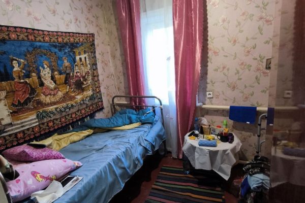 Здам кімнату для дівчини/жінки (є заїзд для авто)